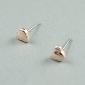 Rose gold heart-shaped stud earrings