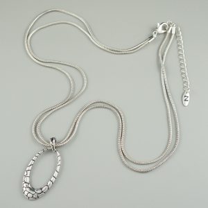 Silver pendant necklace