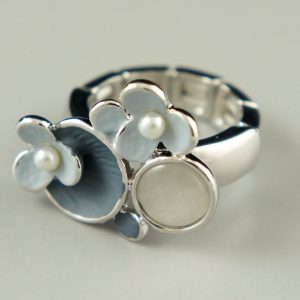 Elasticated silver ring